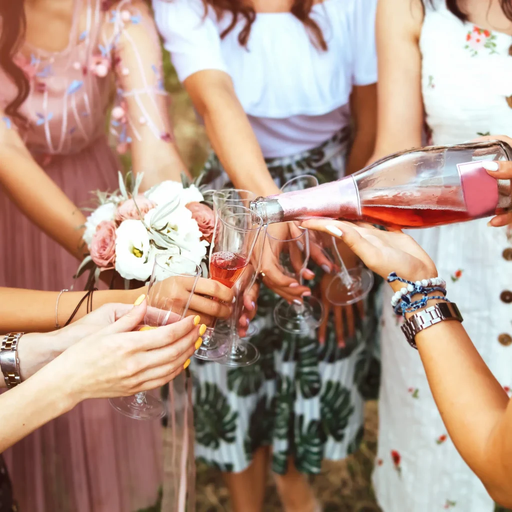 Lune & Corail Events organise vos enterrements de vie de jeune fille EVJF et enterrements de vie de garçon EVG et vos grands moments événements professionnels et privés en Occitanie