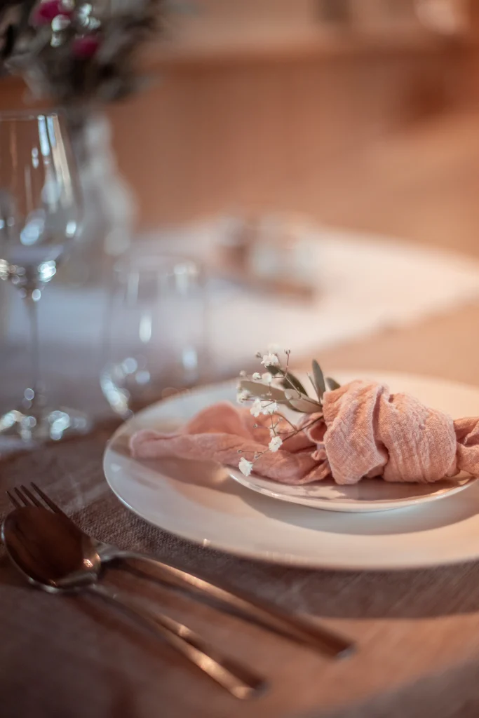 Shooting Mariage - Lune & Corail Events Wedding Planner Decoration Table Mariage Champêtre Olivier Pastel
