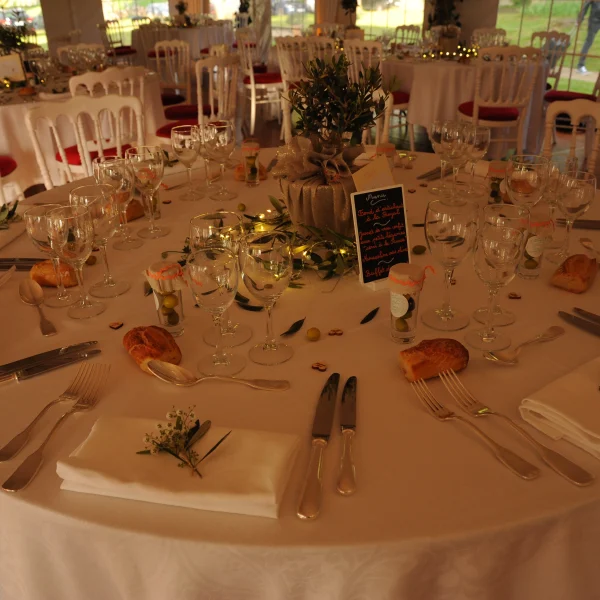 Lune & Corail Events décoration table Rouge & Blanc